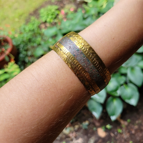 *RARE* Vintage Designer Celia / Andrea Harms Hammered Brass Cuff Bracelet - Picture 8 of 16